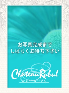 妃　ひまり　清楚の奥に潜むイヤらしい艶