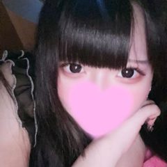 本日 ６月 ２９日（日）  総勢 １６名の出勤予定になります！    自然でキュートな１９歳 ルナ/心花（高級店サービス） ほんわかした性格で 素直な明るい女の子 ピンクチェアもできます - スチュアーデス